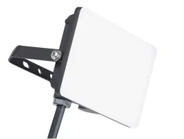 oswietlenie-naswietlacz-led-20w-5000k-ip65-na-gospodarstwo-plac-podworko