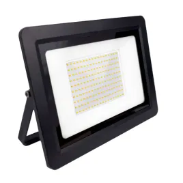 naswietlacz-led-150w-4500k-na-budynek-do-warsztatu-magazynu