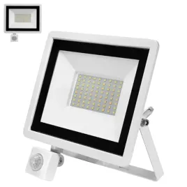 lampa-led-50w-z-czujnikiem-ruchu-4500lm-biala-ip65-przed-brame-garaz