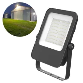 naswietlacz-led-100w-6500k-na-plac-parking-taras