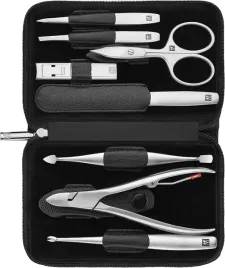 zestaw-do-manicure-zwilling-8-elementow-skorzane-etui-czarne