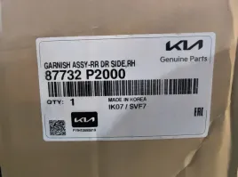 kia-sorento-iv-listwa-drzwi-prawy-tyl-87732-p2000