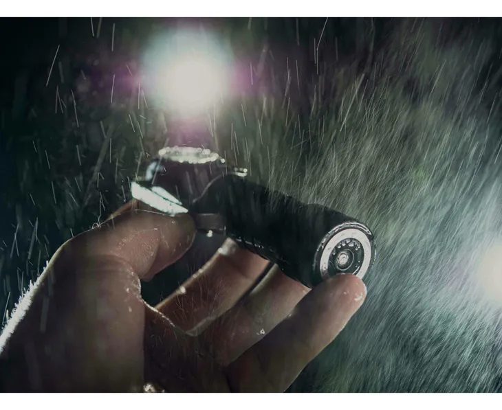 latarka-armytek-wizard-c2-pro-max-3720lm-warm-usb-cechy-dodatkowe-klips-do-mocowania