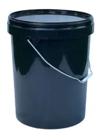 wiaderko-plastikowe-czarne-20-l-z-pokrywka