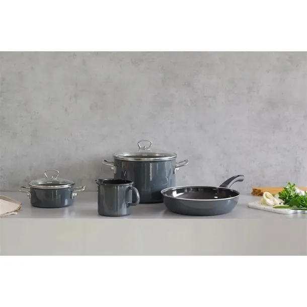 dark-grey-marka-riess
