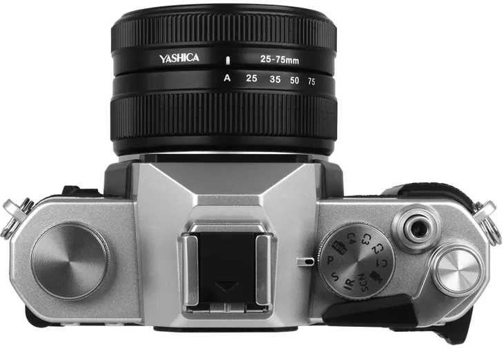 yashica-fx-d-100-digital-film-simulation-camera-marka-yashica