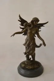 skrzydlata-kobieta-z-brazu-mitologia-grecka