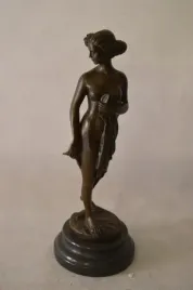 kobieta-z-brazu-akt-kuszaca-figura-cesaro-33cm