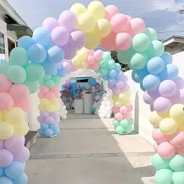 girlanda-balonowa-luk-balony-pastelowe-scianka-dekoracja-na-wesele-slub