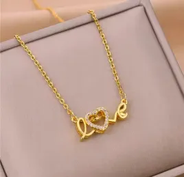 naszyjnik-lancuszek-z-napisem-i-love-you-kocham-cie-z-diamencikami-prezent