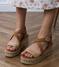 brazowe-sandaly-espadryle-na-koturnie-sywiera