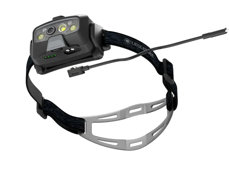 latarka-ledlenser-hf8r-core-black-stan-nowy