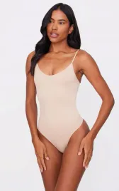 bezowe-obcisle-body-prettylittlething-l