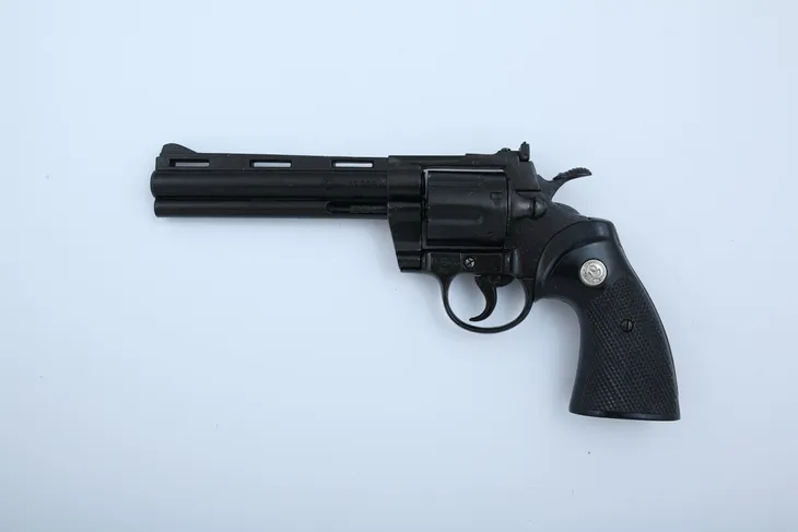 replika-amerykanski-rewolwer-python-magnum-6-denix-model-1050-waga-z-opakowaniem-1-3-kg