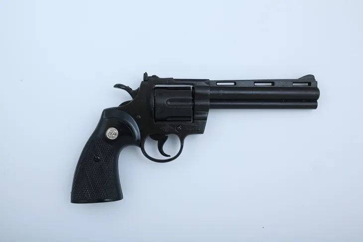 replika-amerykanski-rewolwer-python-magnum-6-denix-model-1050-waga-z-opakowaniem-1-3-kg