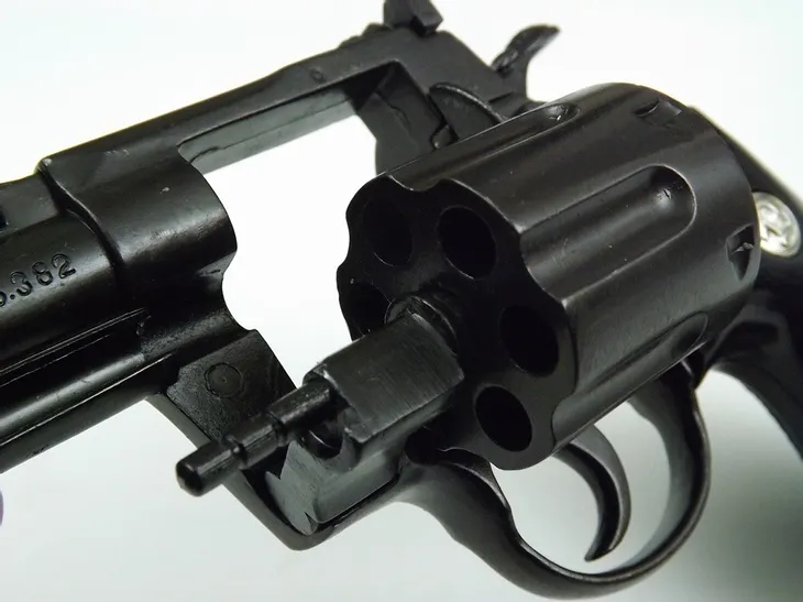 replika-amerykanski-rerwolwer-python-magnum-2-denix-model-1062-waga-z-opakowaniem-1-1-kg