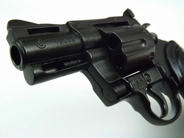 replika-amerykanski-rerwolwer-python-magnum-2-denix-model-1062-waga-z-opakowaniem-1-1-kg
