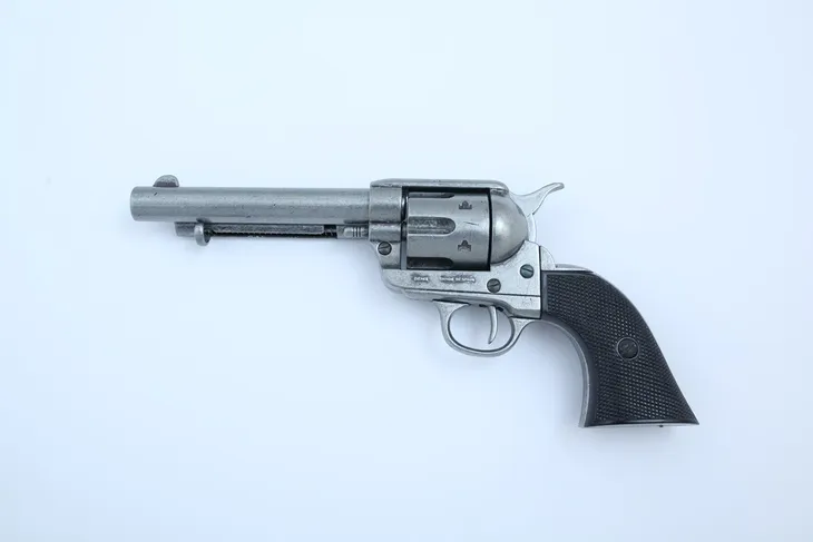 replika-rewolwer-peacemaker-s-colt-denix-model-1108-g-waga-z-opakowaniem-1-4-kg