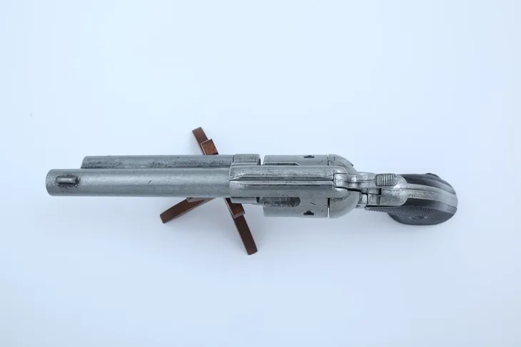 replika-rewolwer-peacemaker-s-colt-denix-model-1108-g-waga-z-opakowaniem-1-4-kg