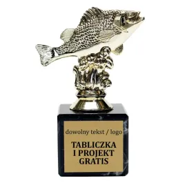 wypasiona-figurka-ryba-pzw-wedkarstwo-karp-14cm-duzy-kamien-duza-tablicz