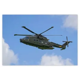fototapety-200x135-wojskowy-helikopter-w-powietrzu-latajacy-sprzet