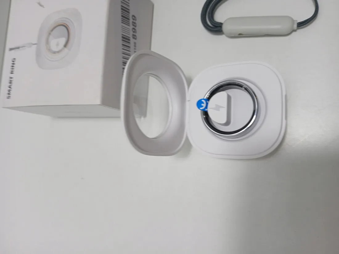 smart-ring-tracker-producent-model-srebrny-ip68-bluetooth-android-ios