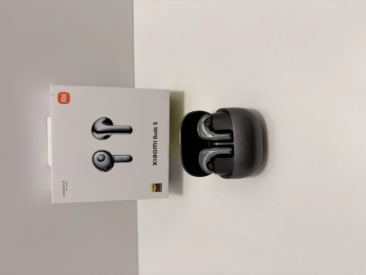 sluchawki-xiaomi-buds-5-graphite-black-material-tworzywo-sztuczne