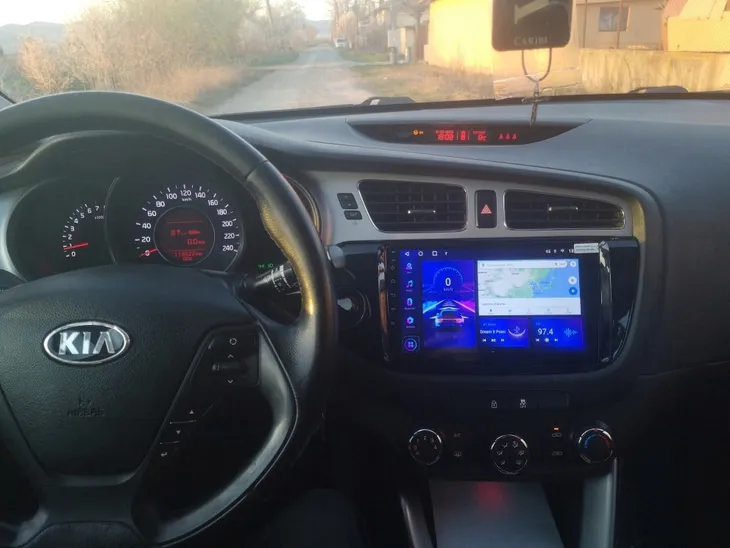 radio-2din-nawigacja-linux-kia-ceed-ii-2-apple-carplay-android-auto-funkcje-ekran-dotykowy-korektor-dzwieku-odtwarzanie-muzyki-z-iphone-a-ipoda