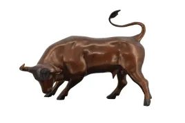 figura-walecznego-byka-byk-symbol-sily-i-zwyciestwa-rzezba-braz