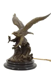 polujacy-orzel-w-czasie-lotu-myszolow-mysliwska-figura-z-brazu-rzezba