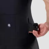 rogelli-core-block-meska-koszulka-rowerowa-cechy-dodatkowe-kieszen-na-plecach-stojka-wydluzony-tyl