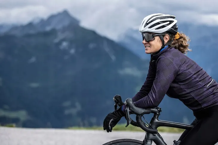 rogelli-tecta-ultralekki-kask-rowerowy-waga-270-g