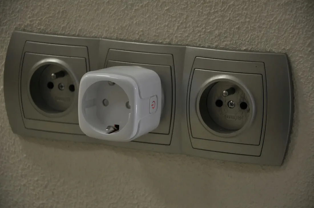 programator-czasowy-inteligentne-gniazdko-smart-wifi-tuya-timer-watomierz