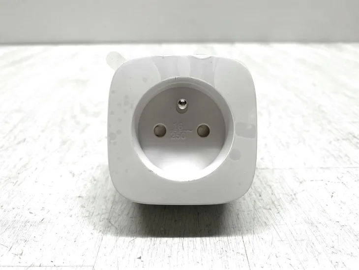 inteligentne-gniazdo-bosch-smart-home-8750001301-stan-powystawowy