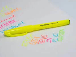 pisak-pedzelkowy-brush-sign-pen-ses15c-pentel-fluorescent-yellow