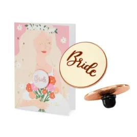 przypinka-bride-to-be-wieczor-panienski-kartka-pin-napis-bride-dekoracja