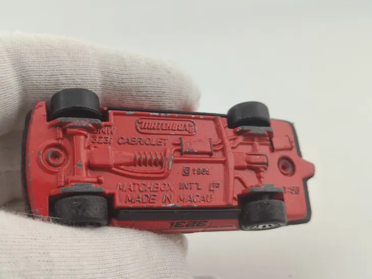 matchbox-bmw-323i-cabriolet-e30-marka-matchbox