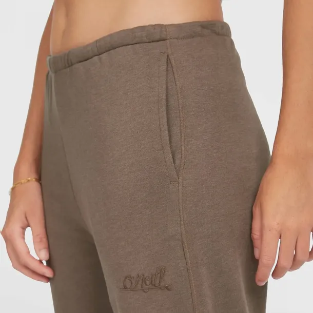 damskie-spodnie-essentials-o-neill-script-sweatpan-kolor-brazowy