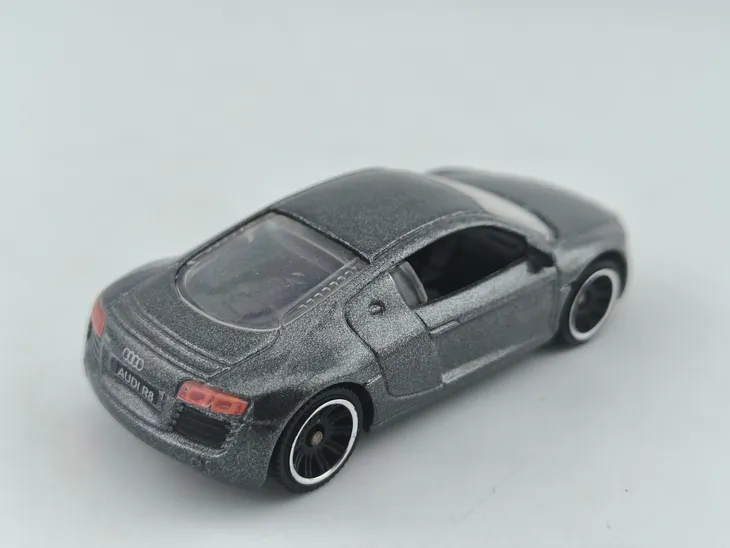 matchbox-2007-audi-r8-stan-nowy