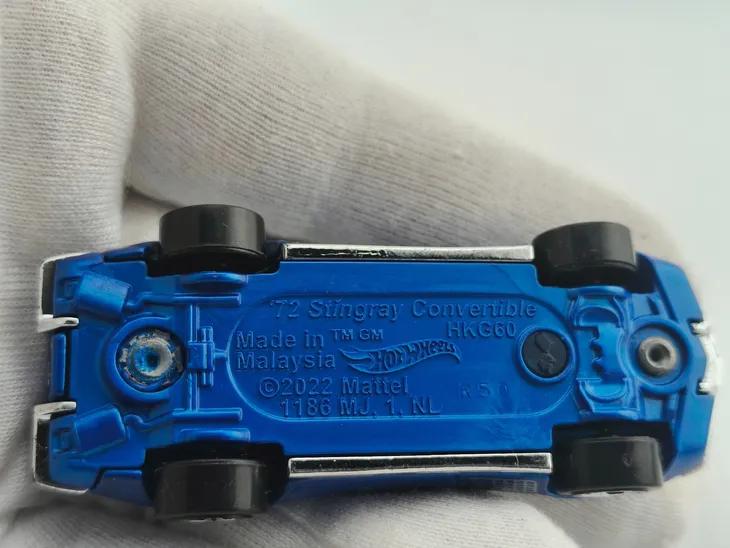 hot-wheels-72-stingray-convertible-corvette-marka-hot-wheels