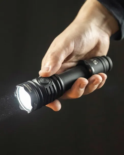 latarka-armytek-predator-pro-max-3000-lm-plec-produkt-uniseks