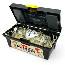 skrzynka-narzedziowa-na-alkohol-prezent-dla-taty