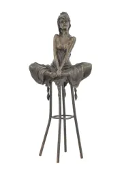 kobieta-na-krzesle-figura-z-brazu-dama-kameliowa
