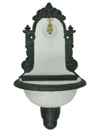 fontanna-wlewka-wylewka-bialo-zielona-kran-dom-ogrod-elewacja