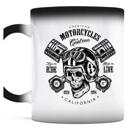 kubek-magiczny-do-kawy-czaszka-w-kasku-motocyklowym-rebel-ride-ride