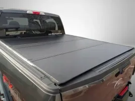 pokrywa-paki-twarda-skladana-dodge-ram-57ft-09-18-zabudowa-przestrzeni