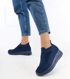 granatowe-sneakersy-materialowe-wsuwane-romaro