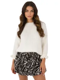 sweter-damski-oversize-z-falbankami-przy-rekawach