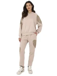 spodnie-proste-wysokie-bluza-z-kapturem-komplet-casualowy