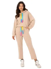 wygodny-komplet-bluza-z-kapturem-spodnie-proste-wysokie-w-pasie